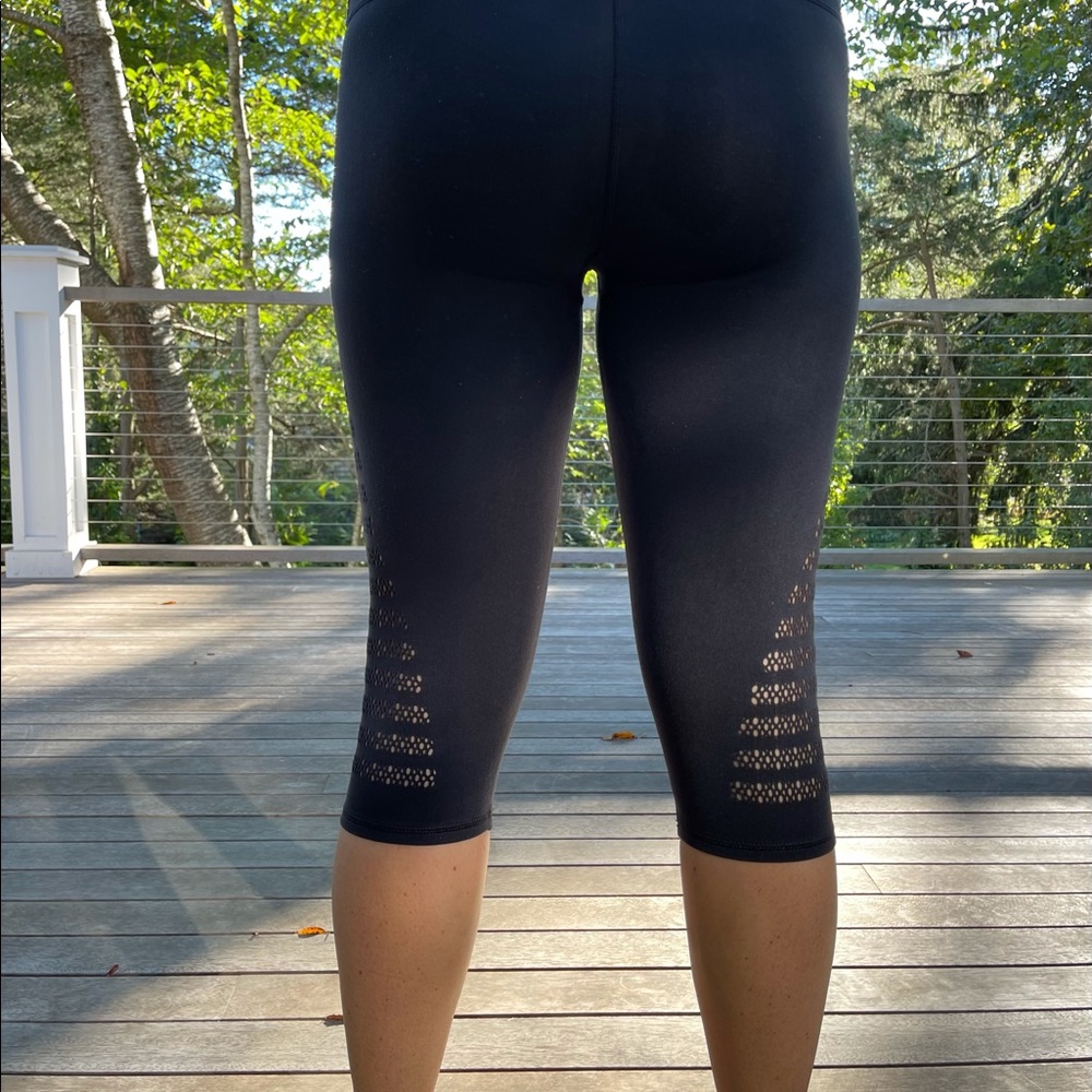 Lululemon Women’s Cropped Legging Size 6
